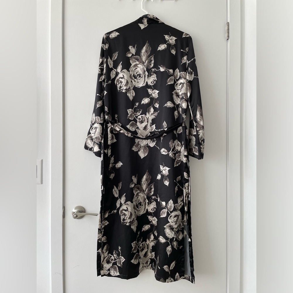 SLNGHR Floral Robe with Tie Waist and pockets - Size S